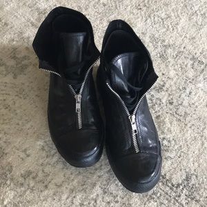 Converse high tops black leather with zipper